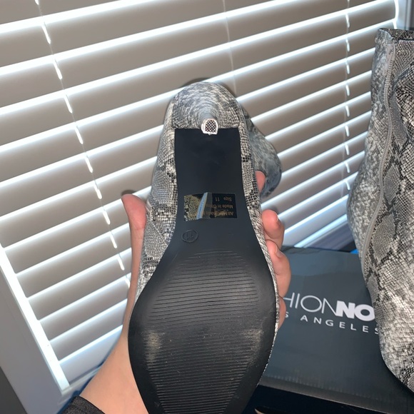 Snake Skin heeled boots - Picture 3 of 4